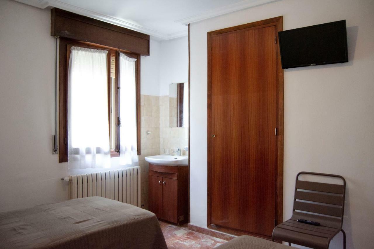Tres Puentes Anguiano Apartamentos Y Hostal Zewnętrze zdjęcie