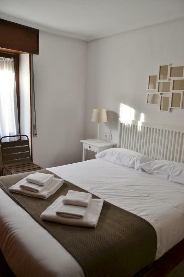 Tres Puentes Anguiano Apartamentos Y Hostal Zewnętrze zdjęcie