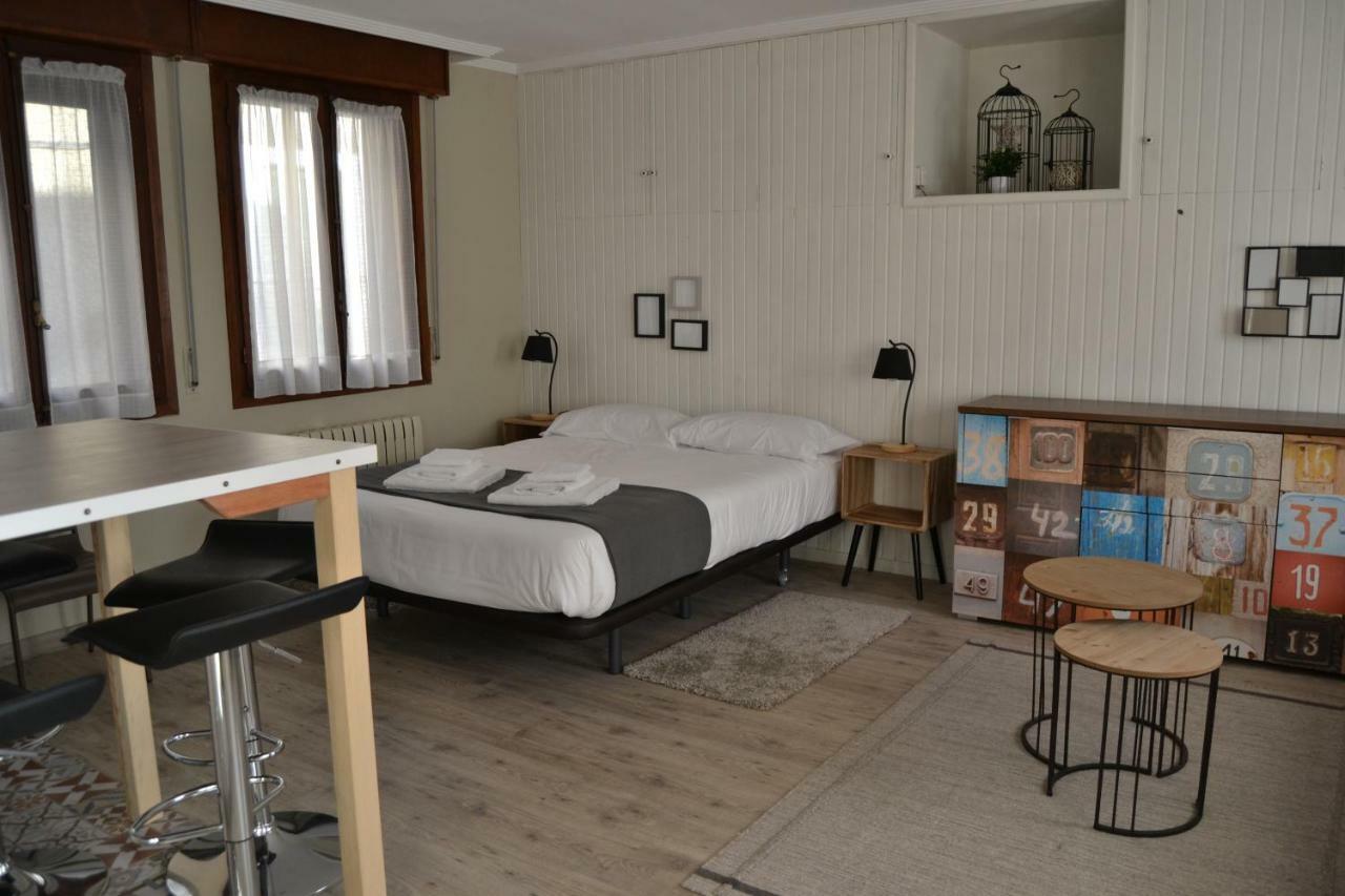 Tres Puentes Anguiano Apartamentos Y Hostal Zewnętrze zdjęcie